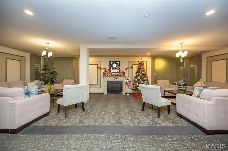 Beautiful lobby to gather for a visit — 1512 Bedford Forge Court #19, Chesterfield, MO 63017
