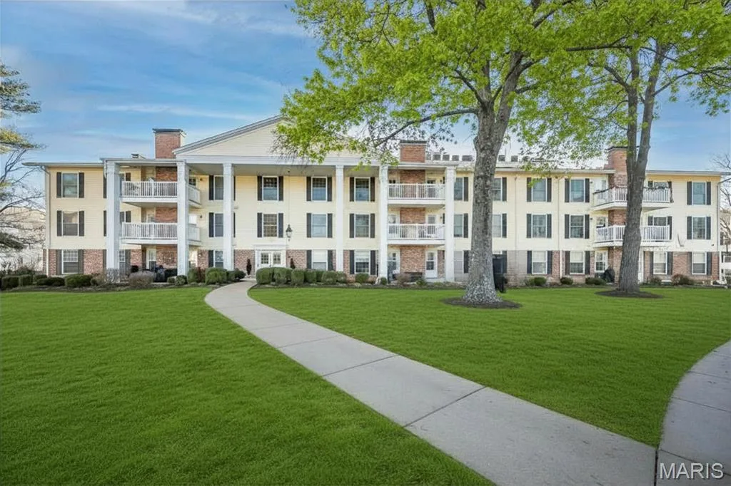 1512 Bedford Forge Court #19, Chesterfield, MO 63017 — listing photo 1 of 36