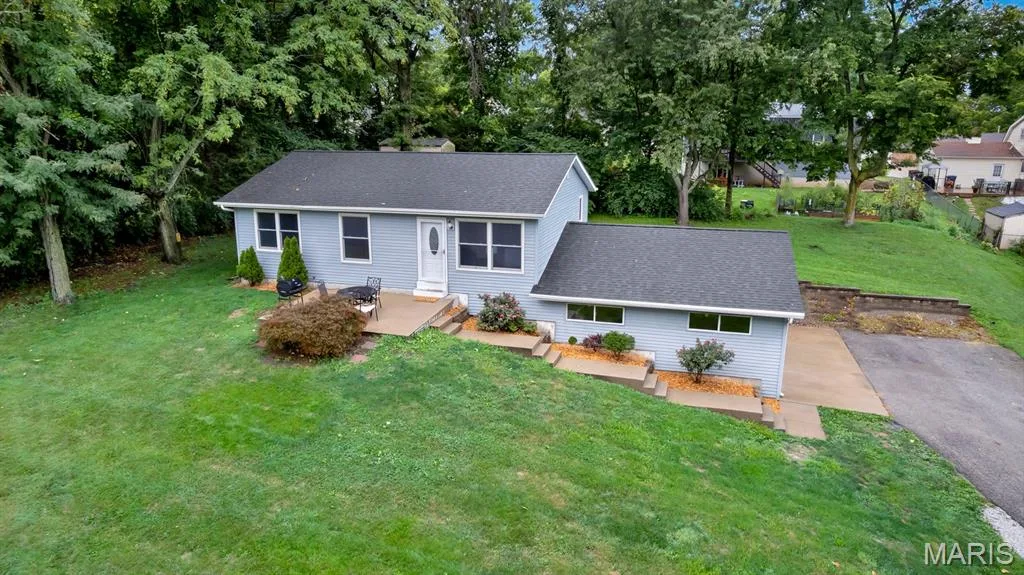 Say hi to 324 Westminster Drive in St. Peters — 324 Westminster Drive, St Peters, MO 63376