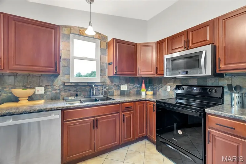 324 Westminster Drive, St Peters, MO 63376 — listing photo 11 of 31