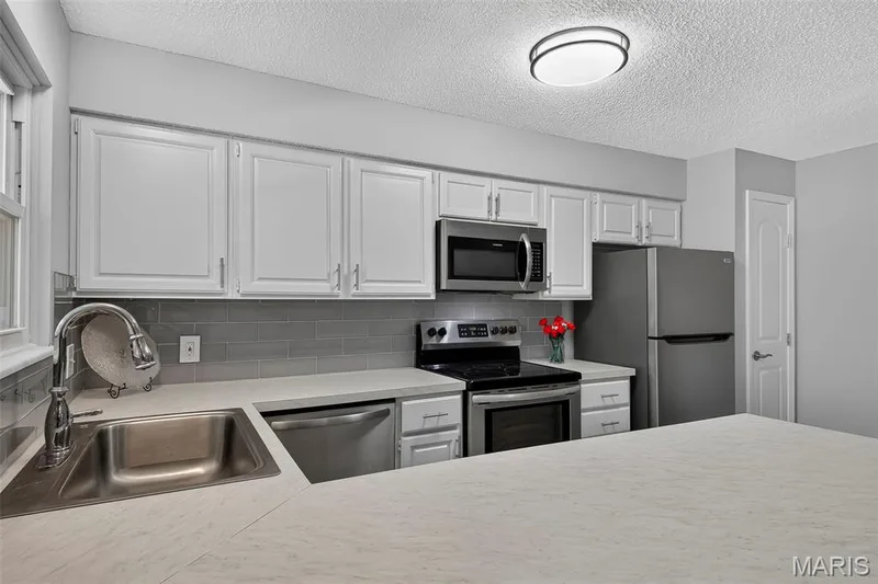 31 Delray #E, St Peters, MO 63376 — listing photo 12 of 26
