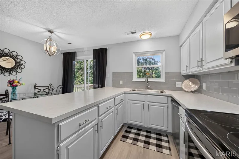 31 Delray #E, St Peters, MO 63376 — listing photo 13 of 26