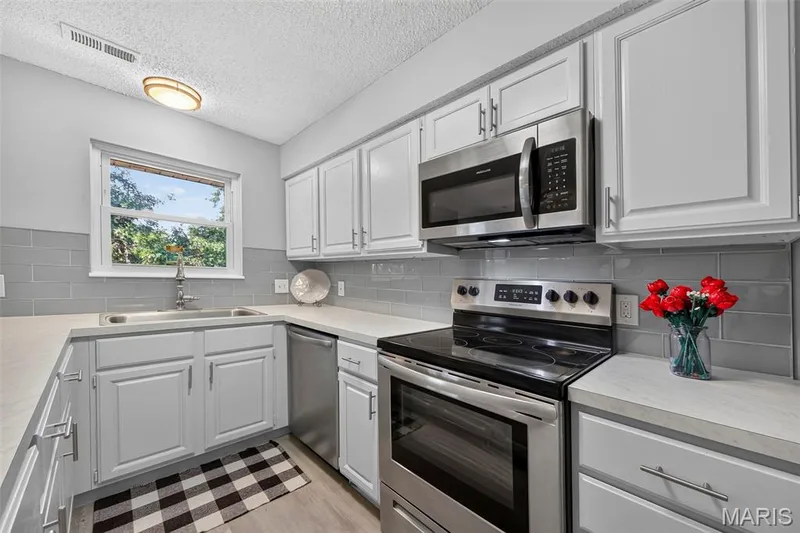 31 Delray #E, St Peters, MO 63376 — listing photo 14 of 26