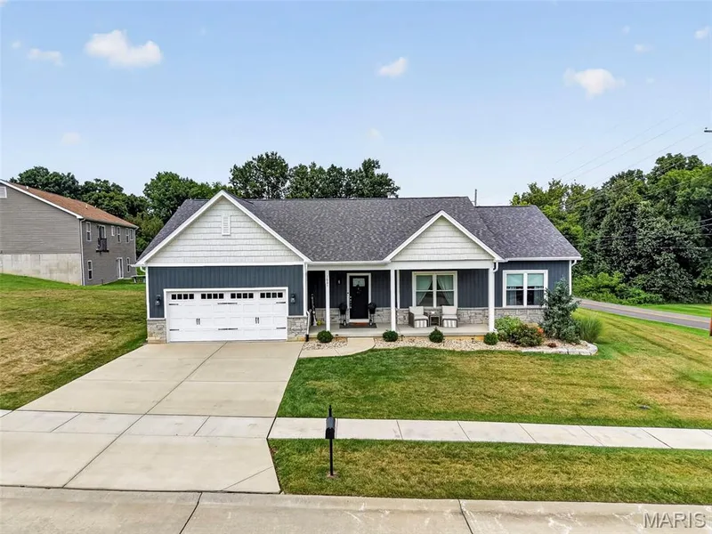 1001 Patricia Ann Drive, Wentzville, MO β listing photo 1