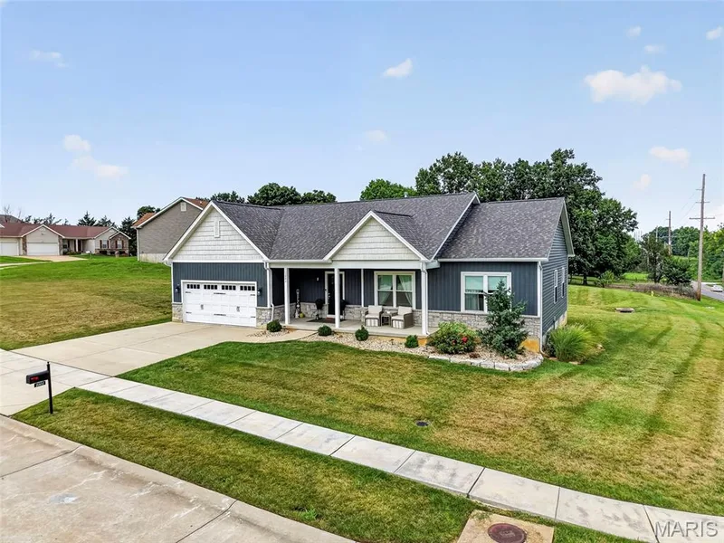 1001 Patricia Ann Drive, Wentzville, MO 63385 — listing photo 2 of 49