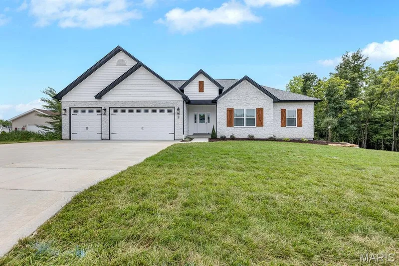 8 Highland Place, Wentzville, MO 63385 — listing photo 2 of 75