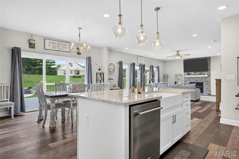 3 Gianna Court, St Charles, MO 63303 — listing photo 8 of 58