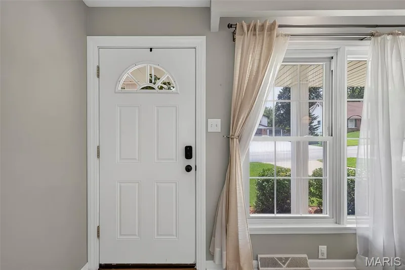 313 Elmhurst Drive, St Charles, MO 63301 — listing photo 4 of 59