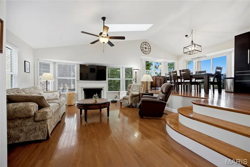 3946 Rhine Court, St Charles, MO 63304 — listing photo 4 of 32