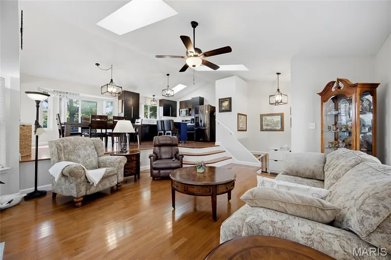 3946 Rhine Court, St Charles, MO 63304 — listing photo 5 of 32