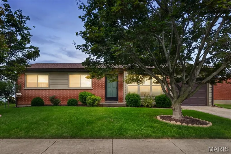 Welcome Home! — 3210 Catesby Lane, St Charles, MO 63301