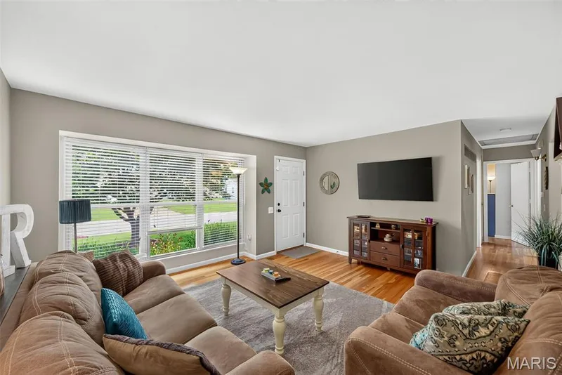 3210 Catesby Lane, St Charles, MO 63301 — listing photo 3 of 25