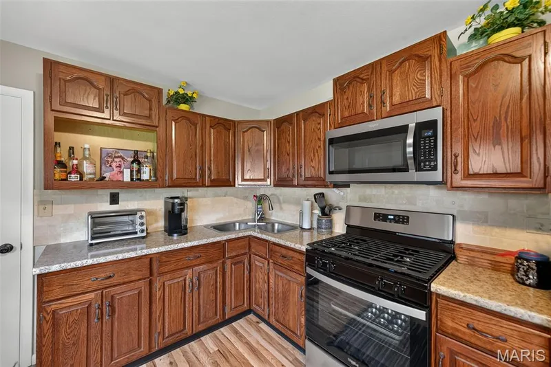 3210 Catesby Lane, St Charles, MO 63301 — listing photo 9 of 25