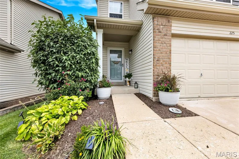 225 Shady Rock Lane, O'Fallon, MO 63368 — listing photo 3 of 43
