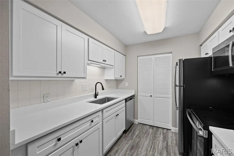 Plenty of counter space! — 2343 Sandalwood Creek Court #C, Wildwood, MO 63038