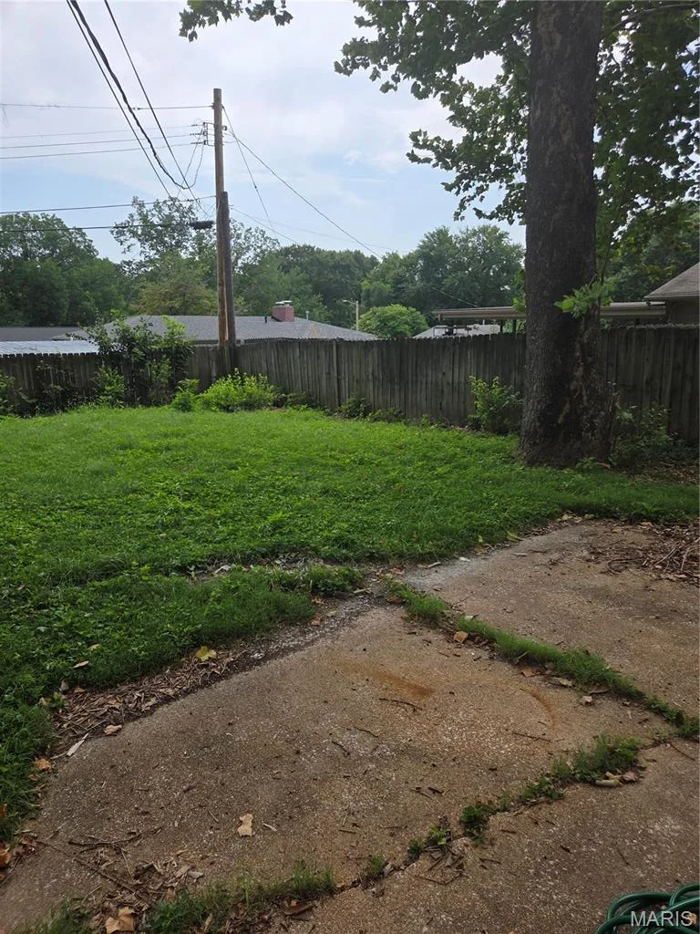 906 Holly Place, St Charles, MO 63301 — listing photo 6 of 16