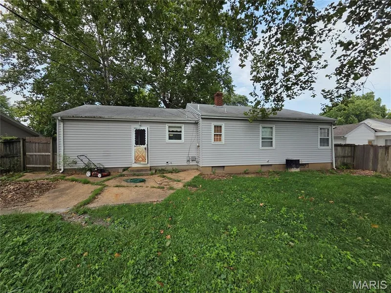 906 Holly Place, St Charles, MO 63301 — listing photo 7 of 16
