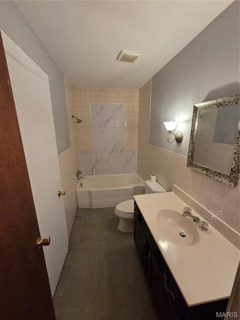 906 Holly Place, St Charles, MO 63301 — listing photo 12 of 16