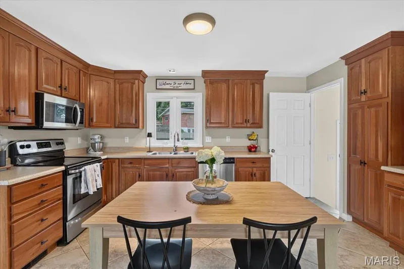 2609 W Adams Street, St Charles, MO 63301 — listing photo 8 of 30