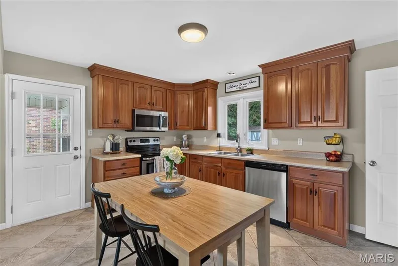 2609 W Adams Street, St Charles, MO 63301 — listing photo 9 of 30