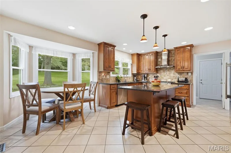 15011 Ridge Lake Drive, Chesterfield, MO 63017 — listing photo 4 of 29