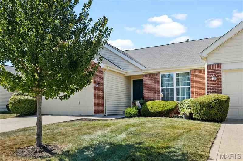 25 Turtle Creek Villas Drive, O'Fallon, MO 63366 — listing photo 2 of 37