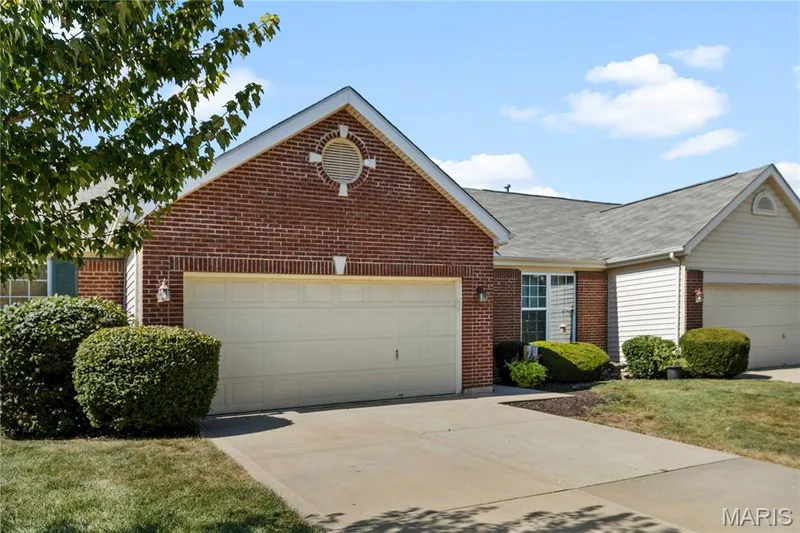 25 Turtle Creek Villas Drive, O'Fallon, MO 63366 — listing photo 3 of 37