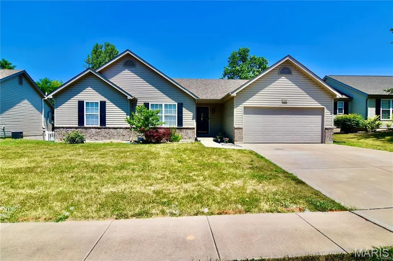 1318 Forest Way Drive, Wentzville, MO β listing photo 1