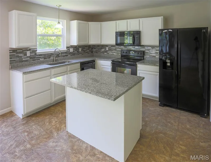 1318 Forest Way Drive, Wentzville, MO 63385 — listing photo 3 of 18