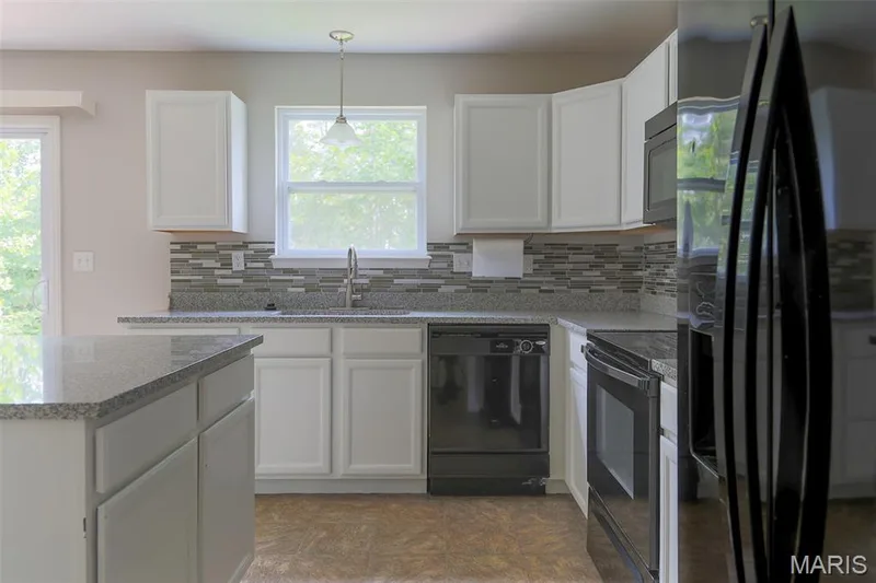 1318 Forest Way Drive, Wentzville, MO 63385 — listing photo 4 of 18