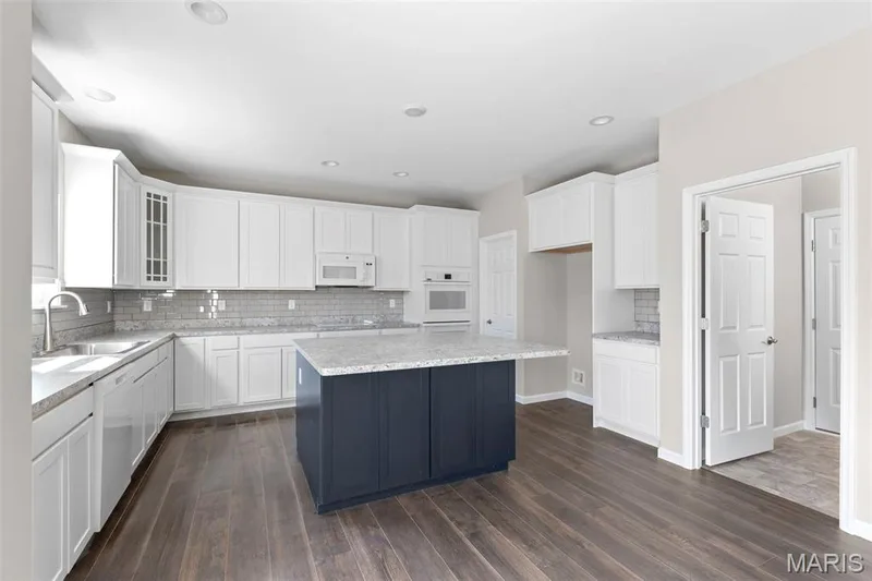 2 Hermitage II at Bluestem Estates, Lake St. Louis, MO 63367 — listing photo 14 of 27