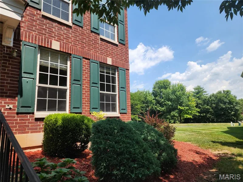 321 Heritage Commons Circle, O'Fallon, MO 63368 — listing photo 2 of 22