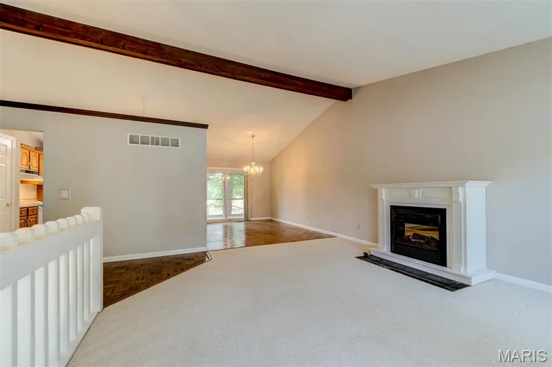 813 Edgewood Drive, Lake St. Louis, MO 63367 — listing photo 4 of 51