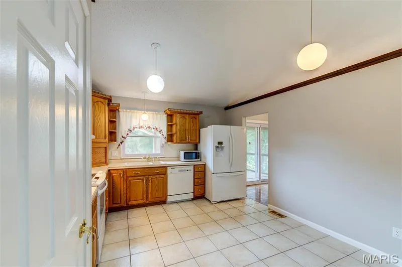 813 Edgewood Drive, Lake St. Louis, MO 63367 — listing photo 16 of 51
