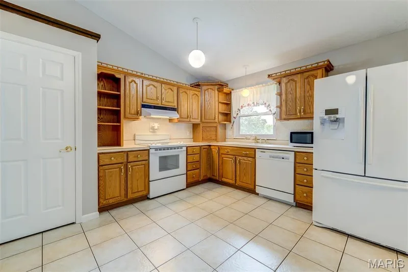 813 Edgewood Drive, Lake St. Louis, MO 63367 — listing photo 18 of 51