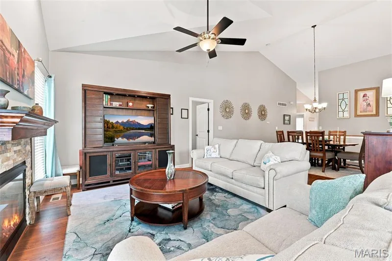 248 Pierce View Circle, Wentzville, MO 63385 — listing photo 15 of 50