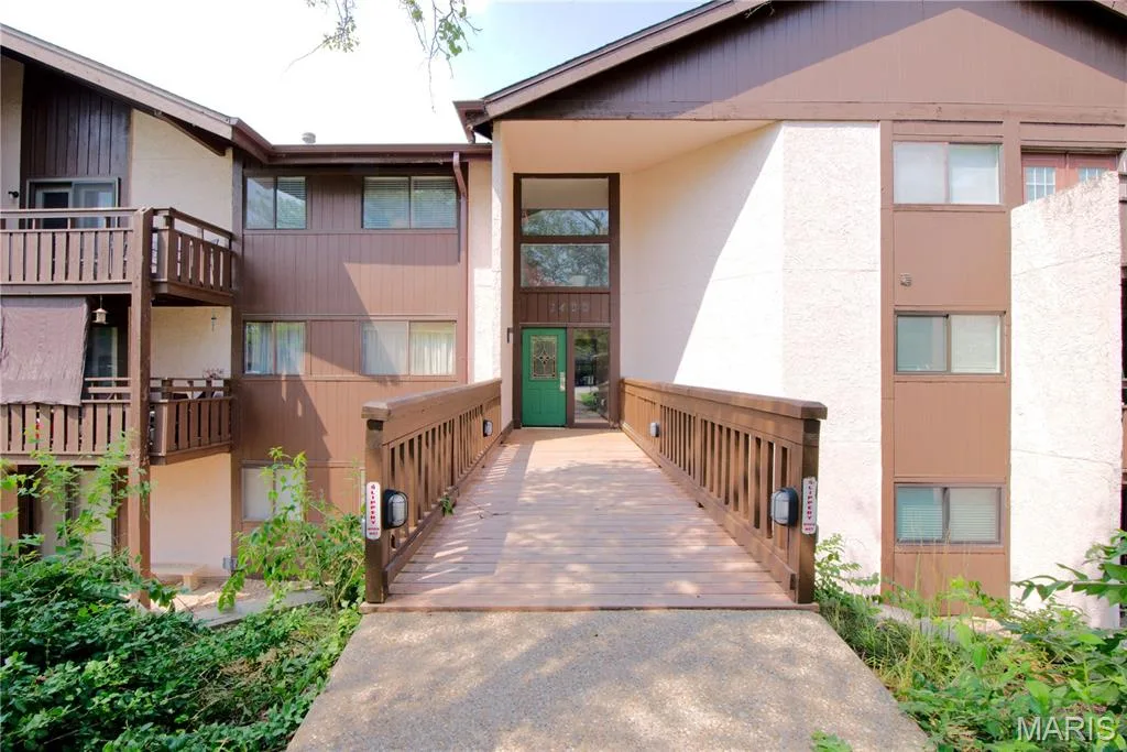 1400 Heritage Landing #304, St Charles, MO 63303 — listing photo 1 of 9