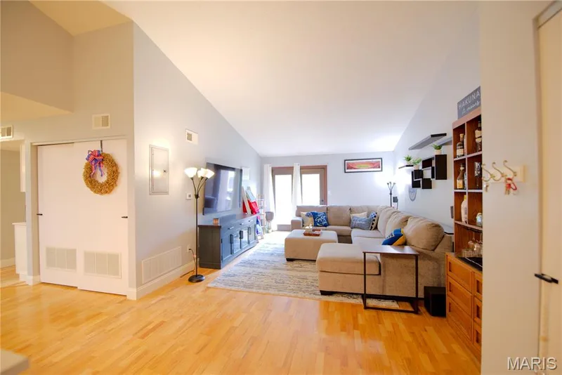 1400 Heritage Landing #304, St Charles, MO 63303 — listing photo 2 of 9