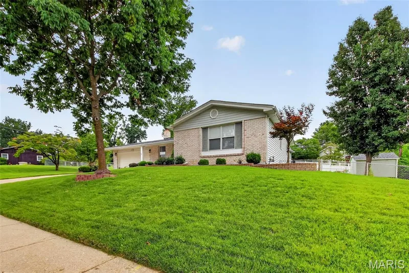 3020 Mockingbird Drive, St Charles, MO 63301 — listing photo 3 of 53