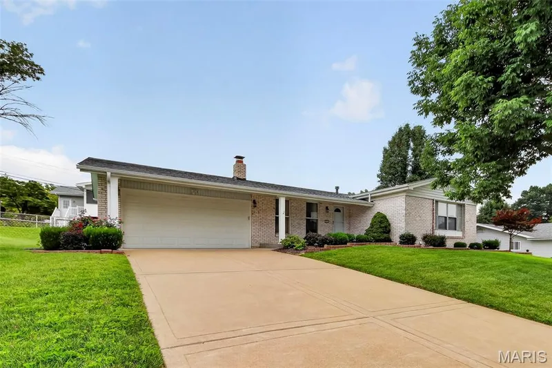3020 Mockingbird Drive, St Charles, MO 63301 — listing photo 4 of 53