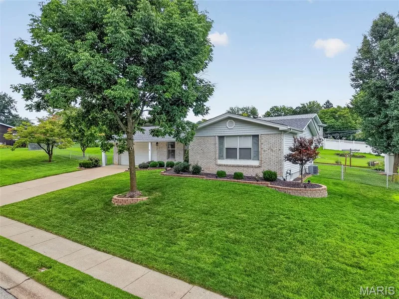 3020 Mockingbird Drive, St Charles, MO 63301 — listing photo 5 of 53