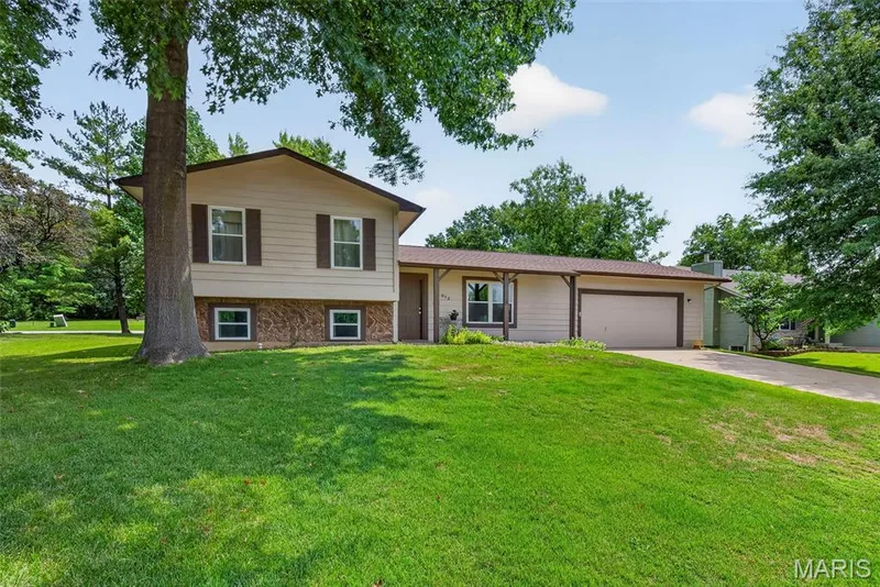 612 Lakewood Drive, Lake St. Louis, MO — listing photo 1