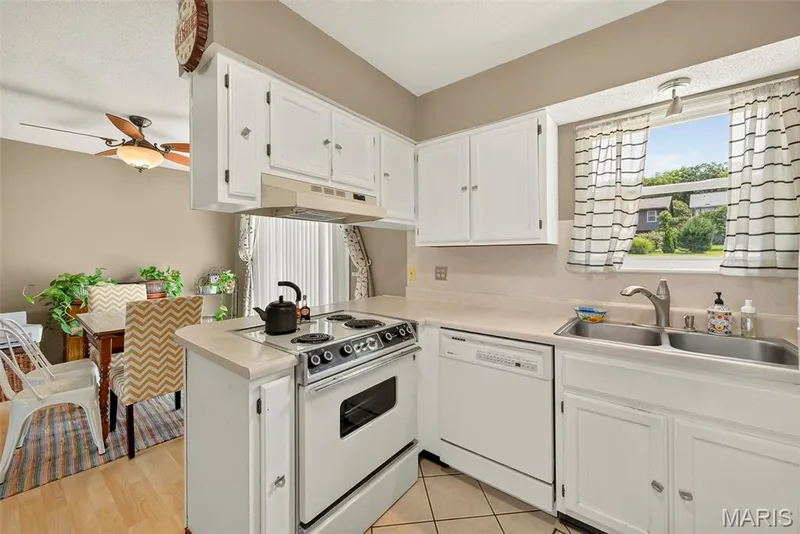 612 Lakewood Drive, Lake St. Louis, MO 63367 — listing photo 10 of 44