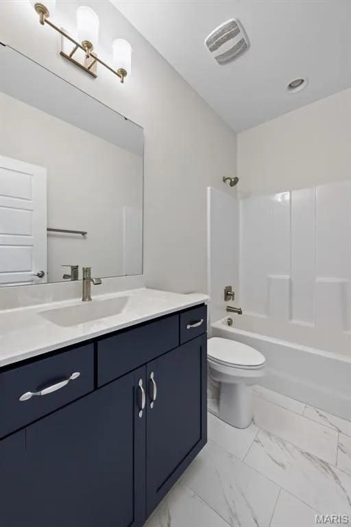 Secondary Bathroom with Raised height Vanity and Tub/Shower — 146 Haven Ridge Court, Dardenne Prairie, MO 63368