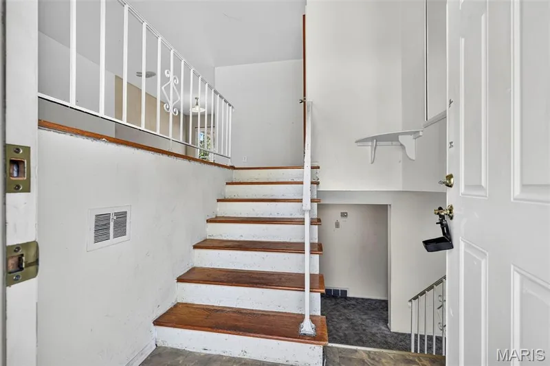 16 Saint Michael Drive, St Peters, MO 63376 — listing photo 4 of 42