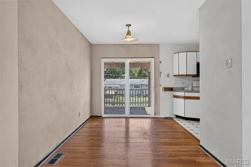 16 Saint Michael Drive, St Peters, MO 63376 — listing photo 10 of 42