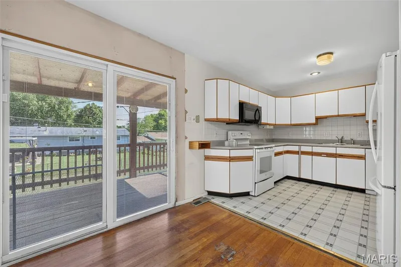 16 Saint Michael Drive, St Peters, MO 63376 — listing photo 15 of 42