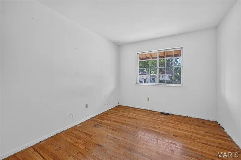 2nd bedroom - main floor — 16 Saint Michael Drive, St Peters, MO 63376