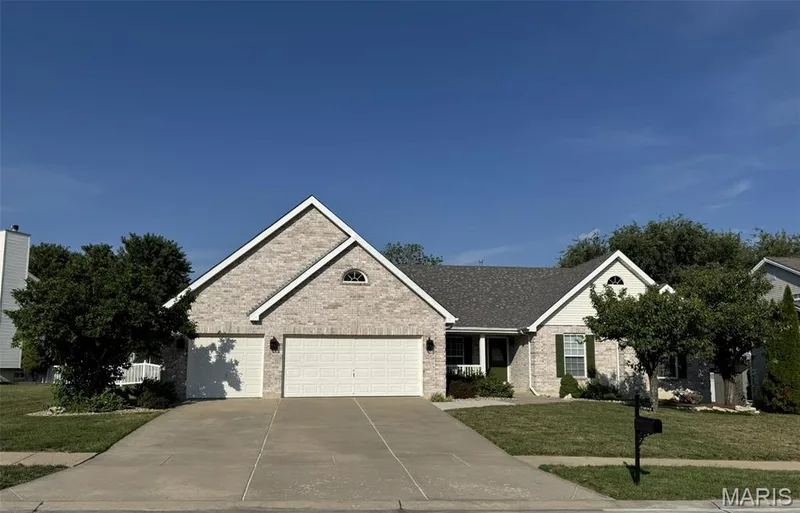 727 Hawk Run Drive, O'Fallon, MO 63368 — listing photo 1 of 57