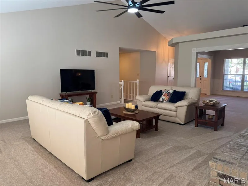 727 Hawk Run Drive, O'Fallon, MO 63368 — listing photo 15 of 57
